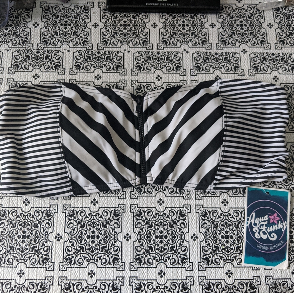 NWT! Strapless Pinstripe Black & White Bikini Top